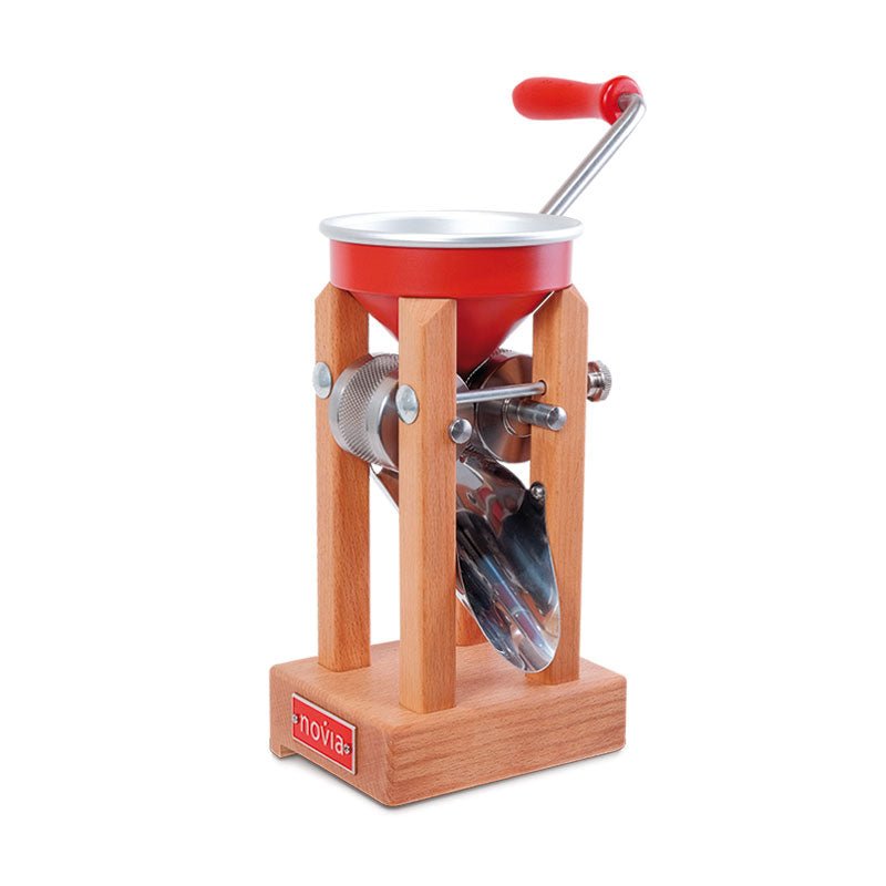 Kornquetsche novia® rot, Tischmodell Aluminiumtrichter, inkl. Zwinge - Hochwertig, nachhaltig und stilvoll | Grüner Gedanke