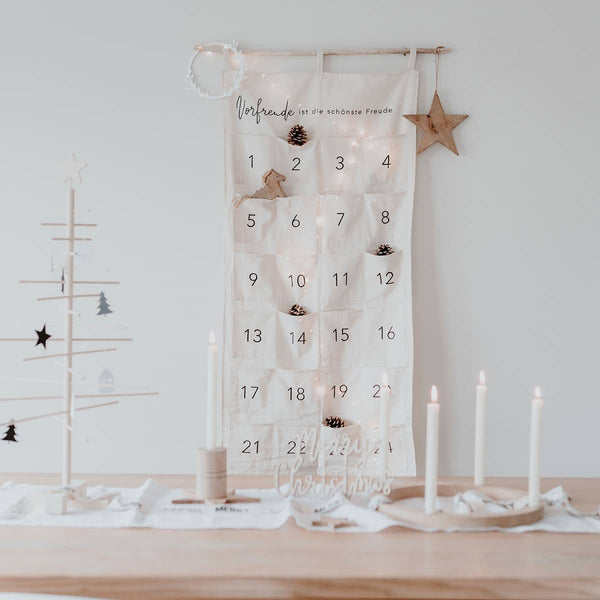Adventskalender mit Taschen zum Aufhängen